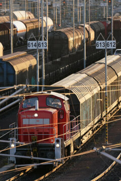 Zugbildungsanlage (ZBA) in Halle (Saale) Cargo Baureihe 294 mit Rangiereinheit