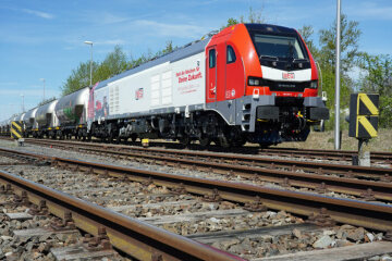 MEG - Mitteldeutsche Eisenbahn GmbH, ein Beteiligungsunternehmen der DB Cargo AG und der VTG Rail Logsitics GmbH - hier am Standort Rüdersdorf. Einsatz der Stadler Eurodual der Baureihe 2159, einer Zweikraftlokomotive mit dieselelektrischem und elektrischem Antrieb für den Streckendienst.