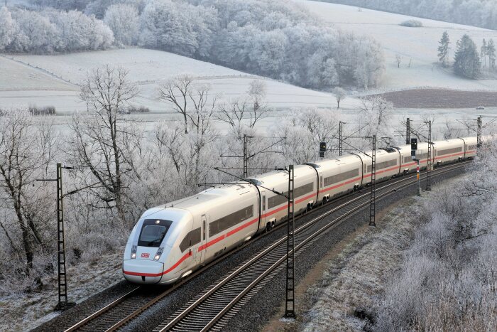 Winterfeeling im Haunetal - ICE 4 Baureihe 412 des DB Fernverkehr