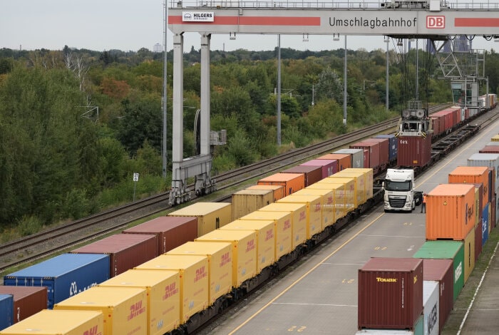 DB205837 DHL Container auf Güterwagen