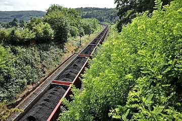 DB Cargo mit Kohleganzzug auf der Nord-Süd-Strecke bei Altengronau