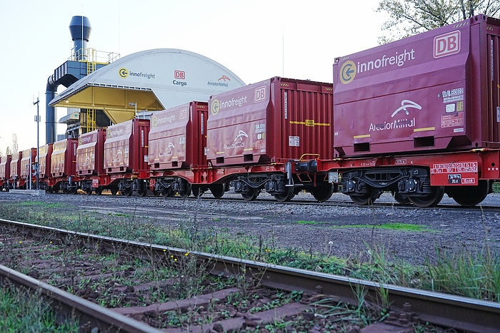 DB228110 DB Cargo geht neue Wege bei der Entladung von Eisenerz bei ArcelorMittal