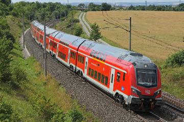 DB Regio Baureihe 102 mit Dosto (Skoda) als RE für die NIM-Strecke (im Bild bei einer Testfahrt)
