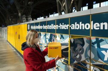 Die erste Packstation der neuen Kooperation von DB und DHL steht im Leipziger Hauptbahnhof.
