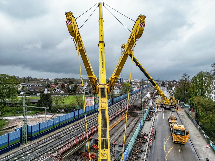 DB237238 Eigene Gleise für die S6: Deutsche Bahn hebt Teile der Niddabrücke in Bad Vilbel ein
