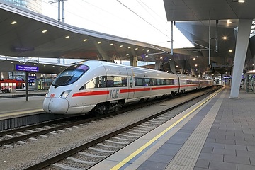 Grenzüberschreitender Verkehr in Kooperation der ÖBB & des DB Fernverkehr. ICE T Baureihe 411 in Hbf Wien.