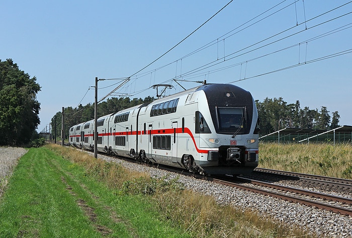 DB243649 Ein Intercity 2 bei Ansbach