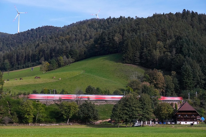 DB245437 Unterwegs auf der Schwarzwaldbahn