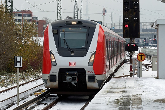 DB247430 Winterliche Impressionen von der S-Bahn in Hamburg