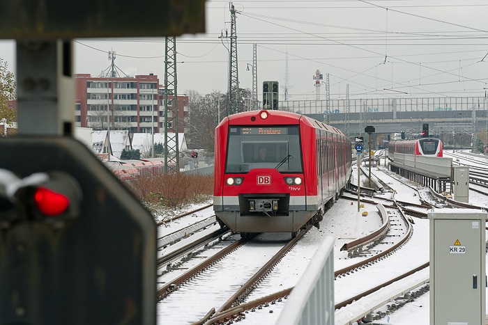 DB247432 Winterliche Impressionen von der S-Bahn in Hamburg
