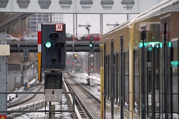 Es fällt Schnee in Berlin - Impressionen vom Bahnhof Hermannstraße auf der Ringbahn
