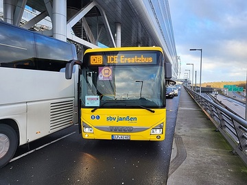 ICE-Ersatzbus Ersatzverkehr für den Fernverkehr auf der Riedbahn von Frankfurt Flughafen nach Mannheim