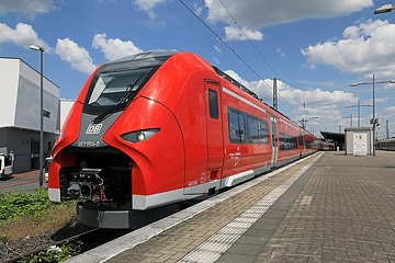 Triebwagen der Baureihe ET 1463 (Siemens-Mireo) für den "Donau-Isar-Express" der DB Regio Bayern.