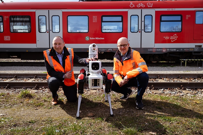 DB252368 DB testet Roboterhund Spot bei der S-Bahn München