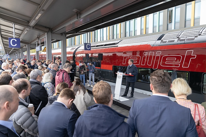 DB253756 Mehr Komfort für Reisende nach Österreich und Italien: Der Railjet der neuen Generation