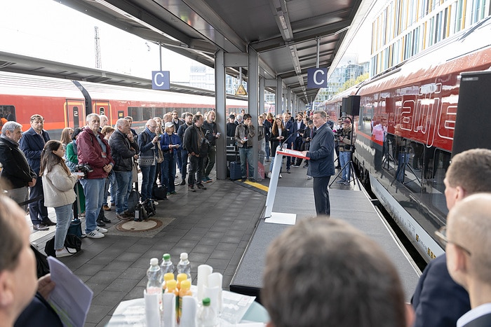 DB253757 Mehr Komfort für Reisende nach Österreich und Italien: Der Railjet der neuen Generation