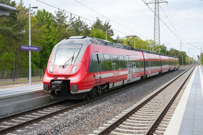 DB255109 Bahnhof Potsdam Pirschheide - neuer, rumdum modernisierter Umsteigeknoten mit BER-Anschluss