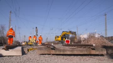 EPK / Schnittmaterial - Bauarbeiten an einer Weiche im Zuge der Riedbahn