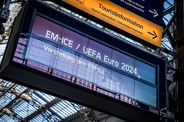 Enthüllung des EM-ICE in Frankfurt am Main