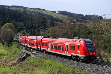 „Franken-Thüringen-Express“ (Nürnberg –) Bamberg – Saalfeld bei Steinbach am Wald. Frankenwaldbahn - Baureihe ET 1462 (Desiro HC).